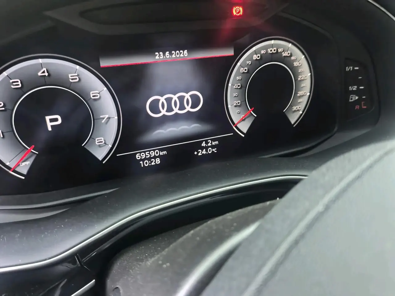 Audi Q8 2021 55 TFSI Deluxe Dynamic 9