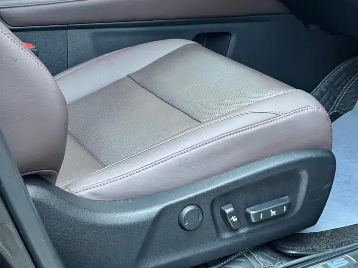 Lexus RX 2020 model modified 300 four-wheel drive elegant version 23