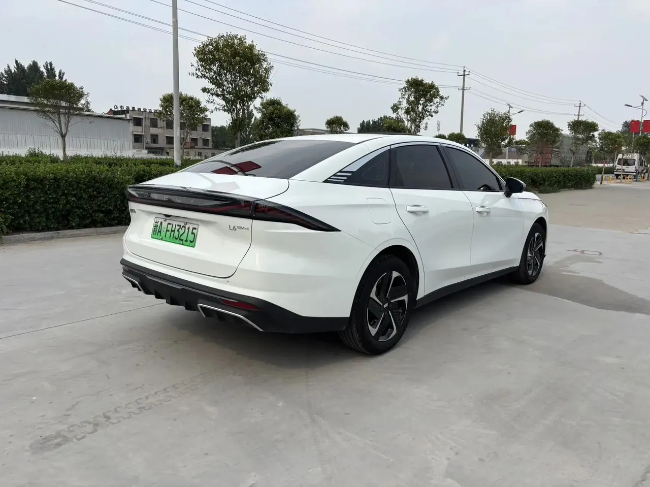 Geely Galaxy 2025 L6 EM-i 1.5 140km Starship Edition Automatic Gear 5