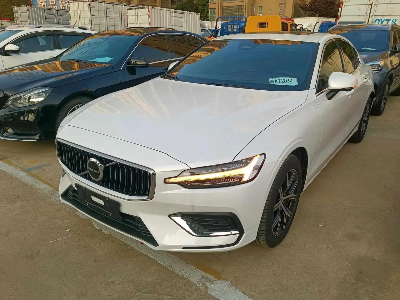 Open image lightbox: Volvo 2026 S60 48V 2.0T B4 Zhiyi Deluxe Edition Automatic Gear