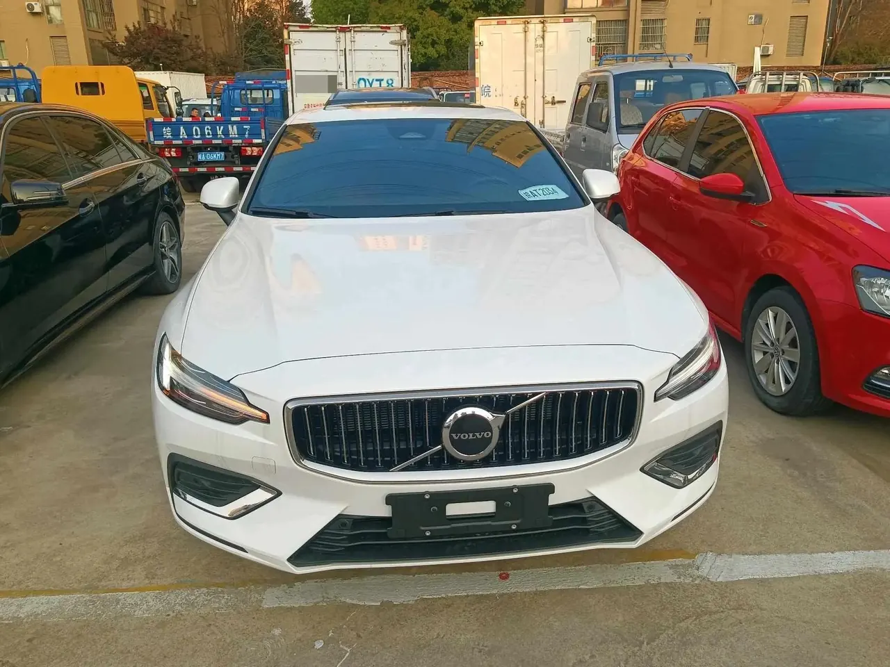Volvo 2026 S60 48V 2.0T B4 Zhiyi Deluxe Edition Automatic Gear 2