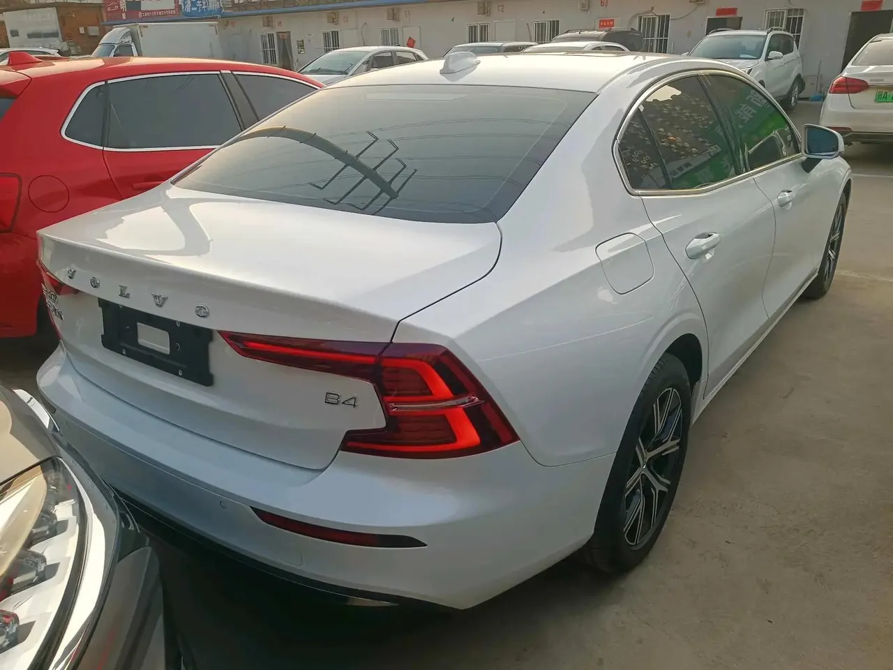 Volvo 2026 S60 48V 2.0T B4 Zhiyi Deluxe Edition Automatic Gear 4