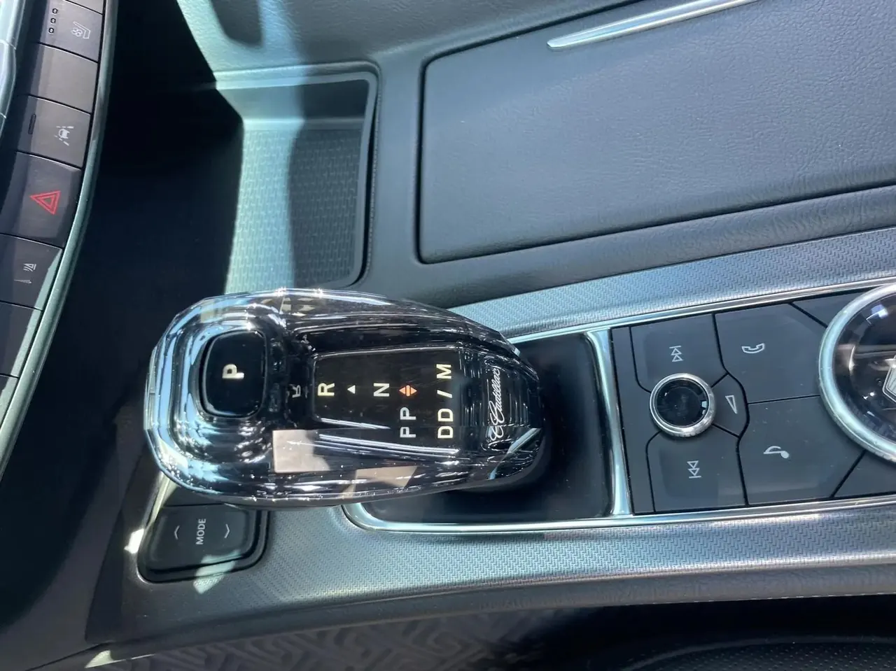 Cadillac XT4 2020 28T Two-Drive Leading Model 7