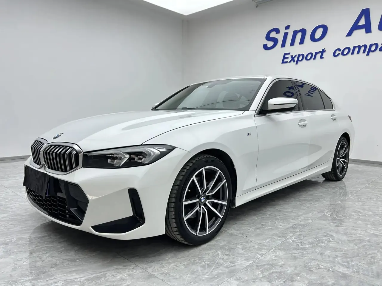 BMW 3 Series 2023 320i M Sports Suit - View 1