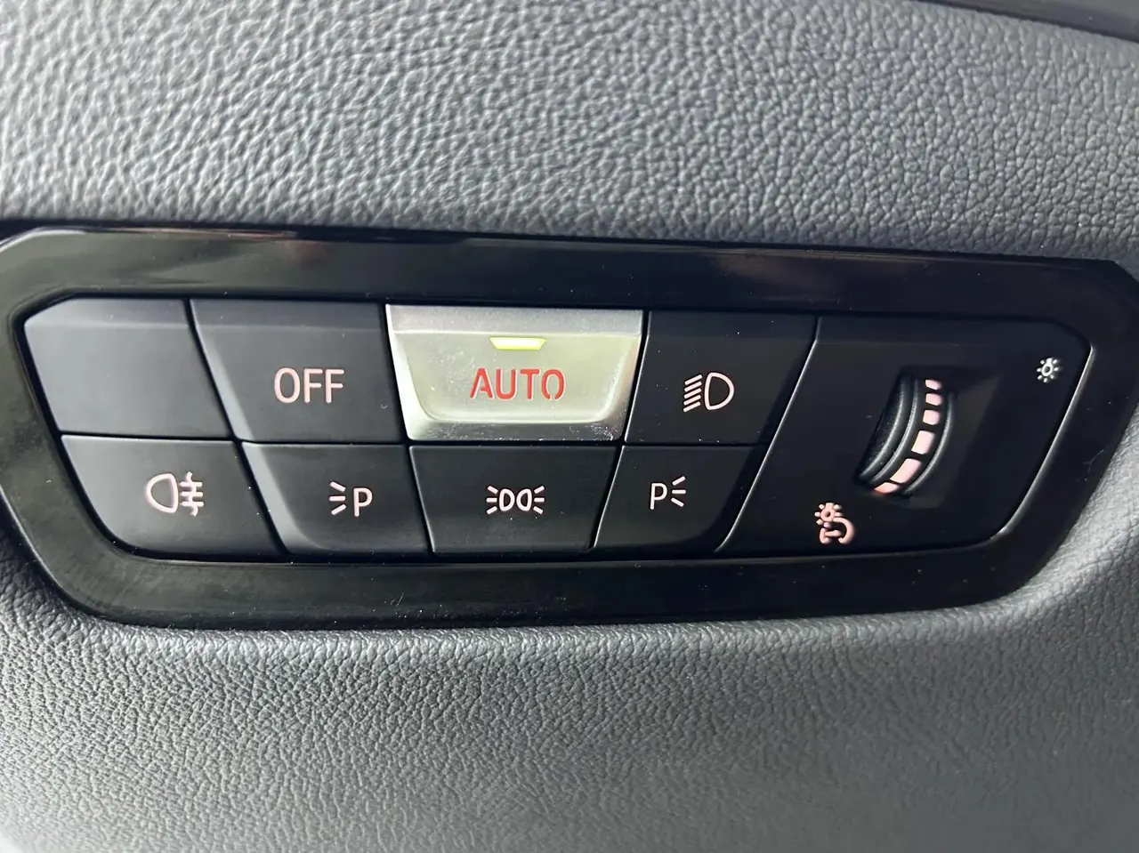 BMW 3 Series 2023 320i M Sports Suit 9