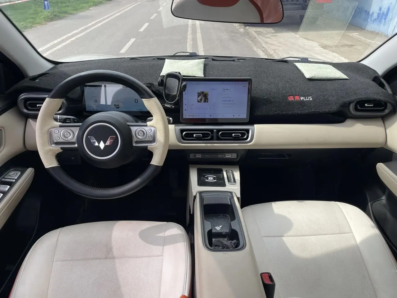 WuLing Plantronics PLUS 2024 510km Flagship 13