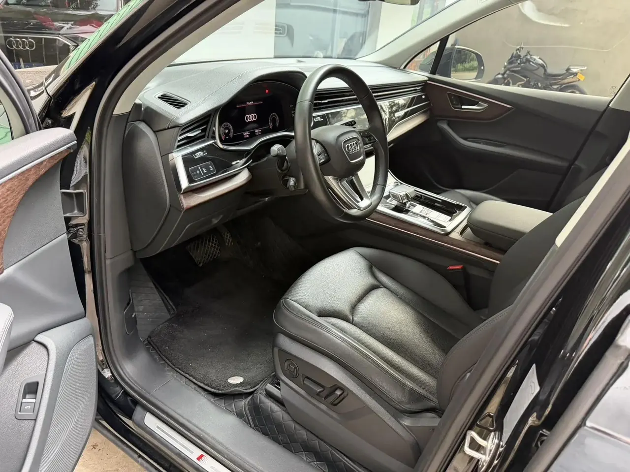 Audi Q7 (Imported) 2023 Q7 2.0TFSI 45TFSI Quattro S line Sport Automatic 3