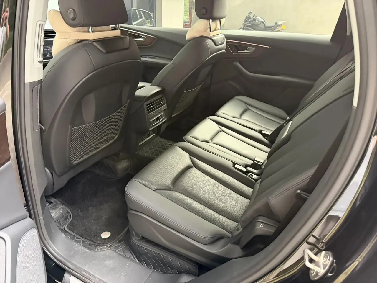 Audi Q7 (Imported) 2023 Q7 2.0TFSI 45TFSI Quattro S line Sport Automatic 4