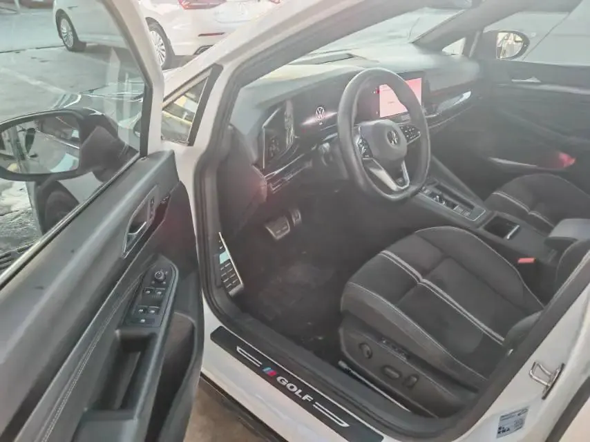 Volkswagen 2023 Golf 8 R-Line 1.4TSI 280TSI Lite Automatic 7