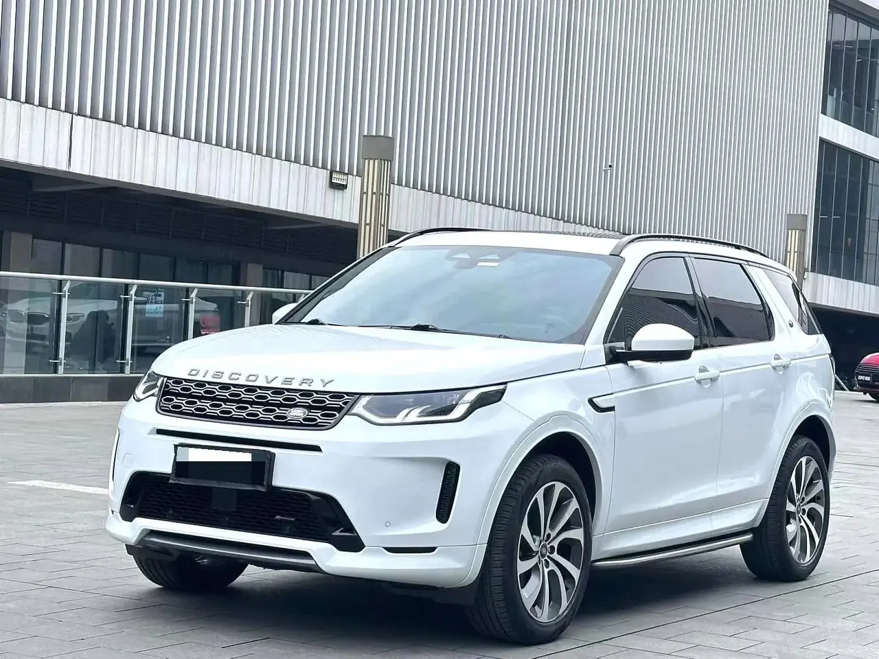 Открыть галерею: Discover Sports Edition 2023 249PS R-Dynamic SE Performance Technology Edition