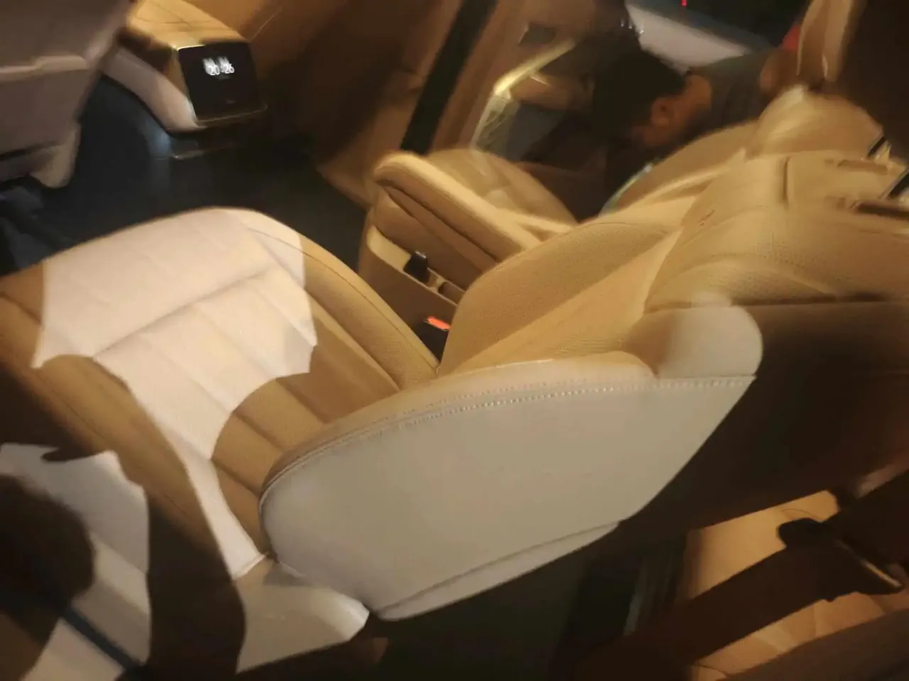 ONVO 2025 L90 Ultra six-seat automatic gear 8