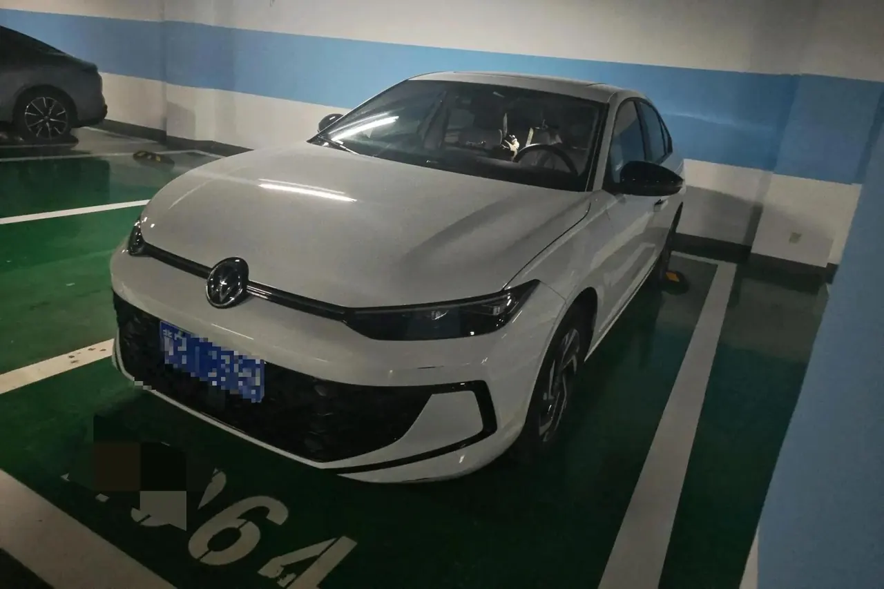 Open image lightbox: Volkswagen 2026 Lavida Pro 1.5TSI 300TSI Star 6 Million Edition Automatic Gear