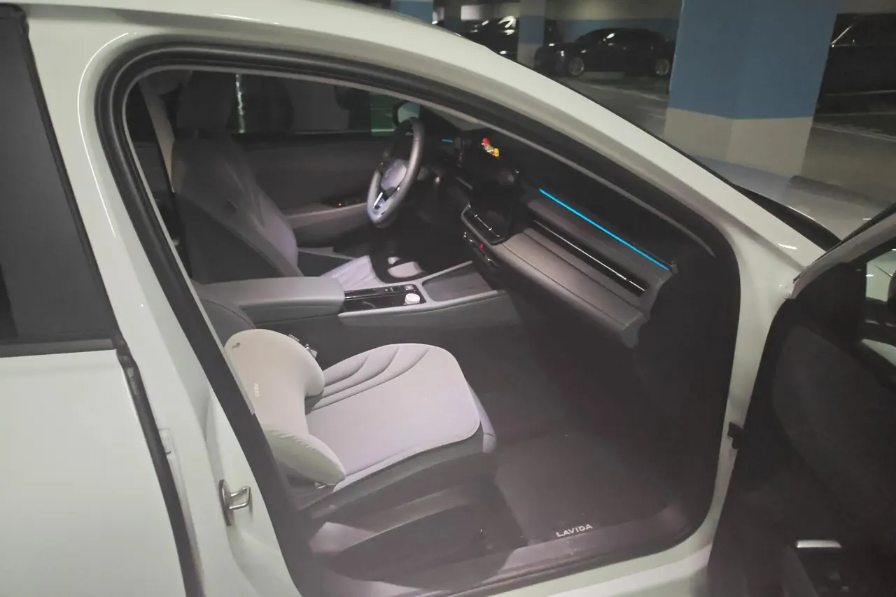 Volkswagen 2026 Lavida Pro 1.5TSI 300TSI Star 6 Million Edition Automatic Gear 3