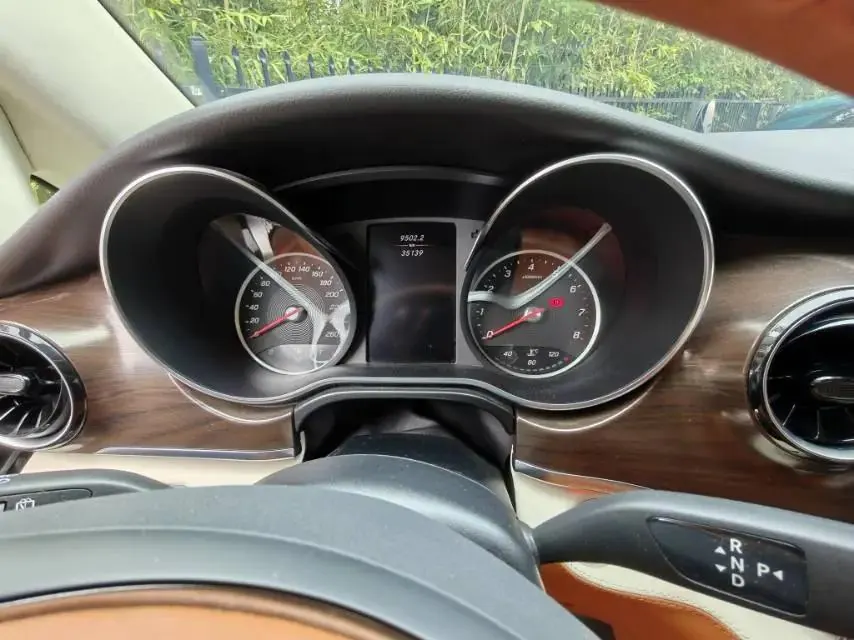 Mercedes Benz Class V 2022V 260 2.0T Pilot Edition Automatic Gear 9
