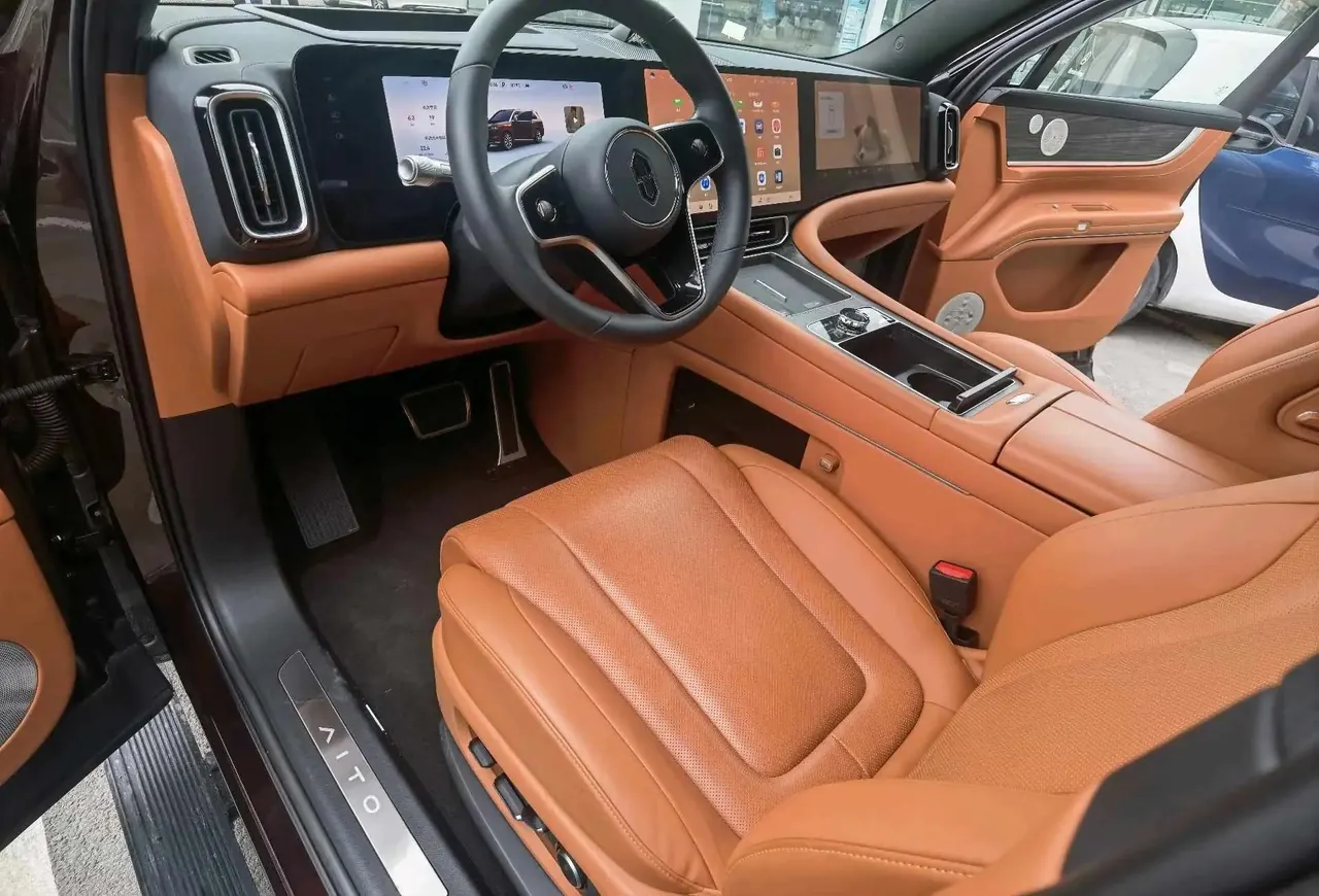 AITO 2025 Model AITO M9 Range-Extended Ultra Version 52kWh 5-Seater Automatic 3