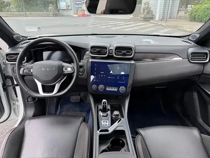 LYNK&amp;CO 03 2019 2.0TD Auto Pro Edition 13