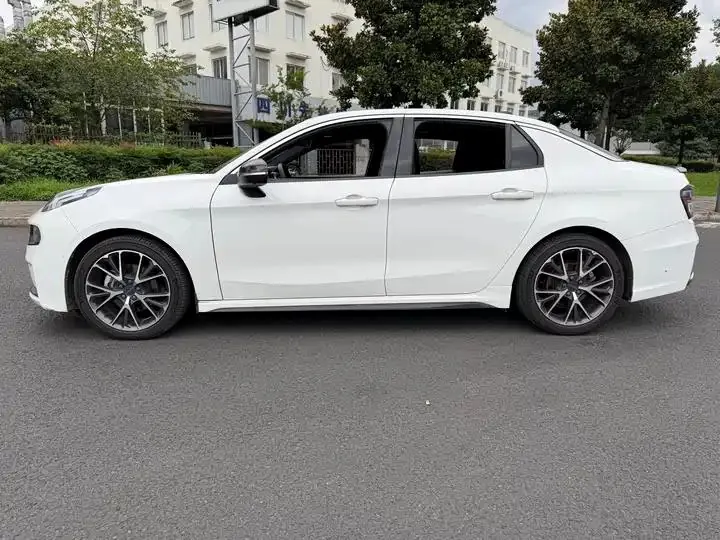 LYNK&amp;CO 03 2019 2.0TD Auto Pro Edition 4
