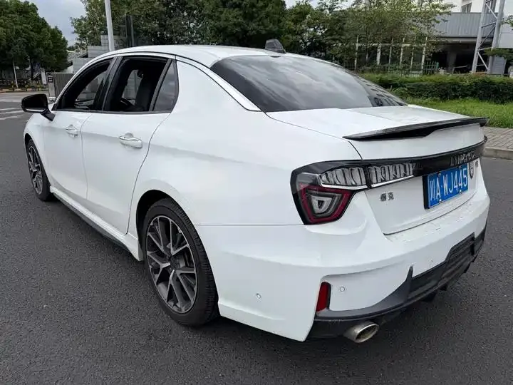 LYNK&amp;CO 03 2019 2.0TD Auto Pro Edition 5