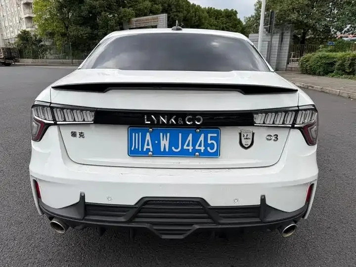 LYNK&amp;CO 03 2019 2.0TD Auto Pro Edition 6