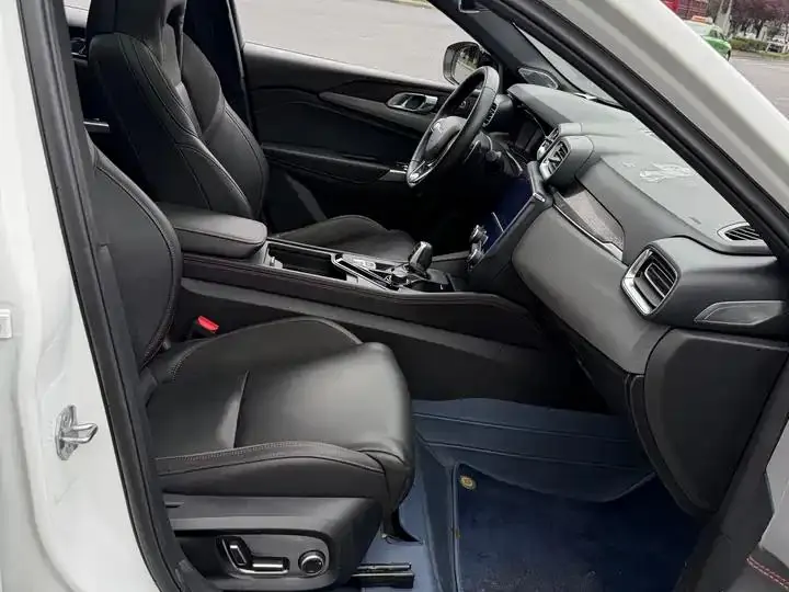 LYNK&amp;CO 03 2019 2.0TD Auto Pro Edition 9