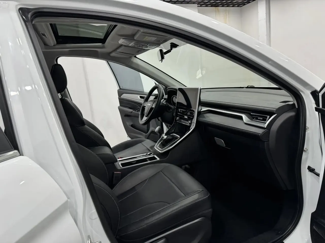 Haval 2023 M6 PLUS 1.5T Luxury Smart Joint Automatic Gear 4