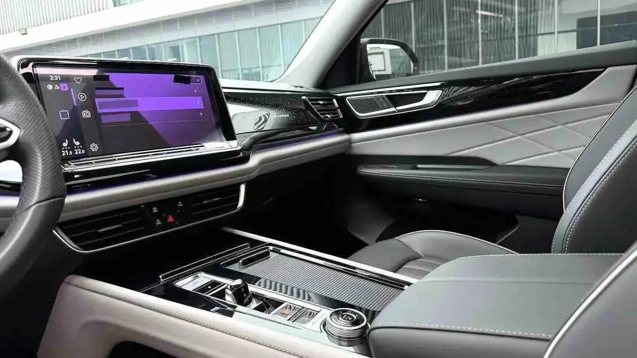 Tang 2023 380TSI All-Wheel-Drive Prestige Luxury Edition 2