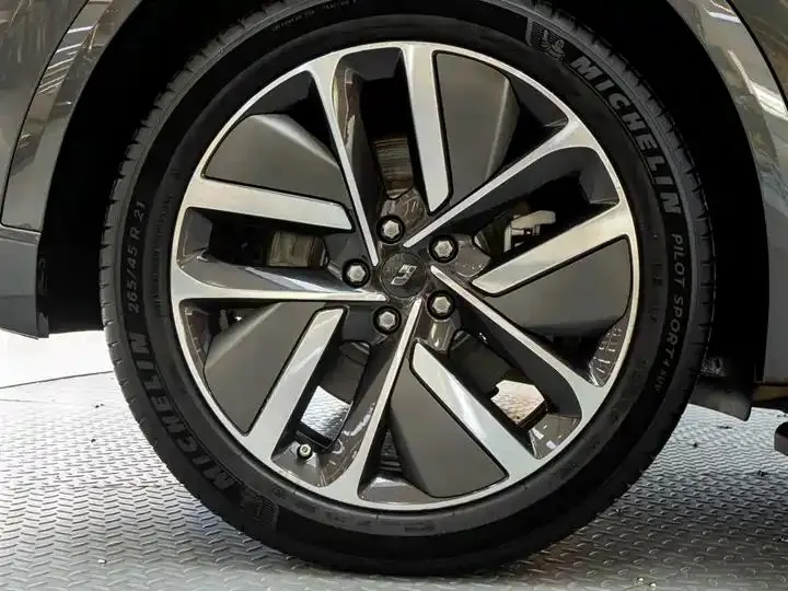 Li L9 2022 Max 8