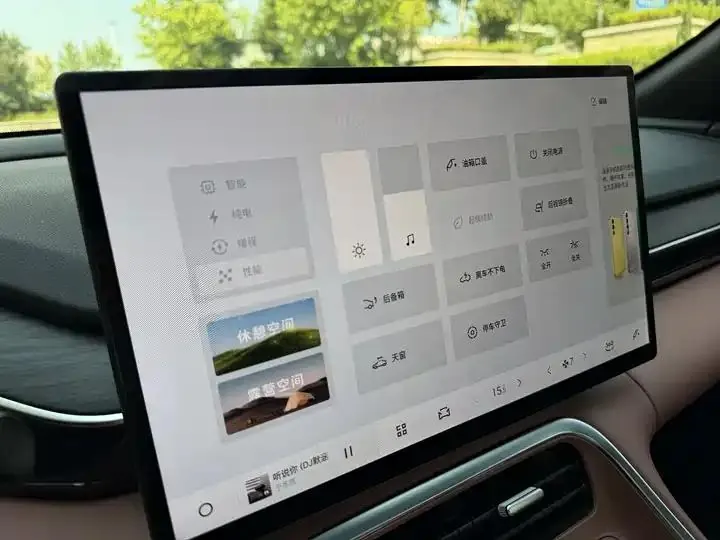 Galaxy L6 2025 EM-i 140km Discovery Edition 13