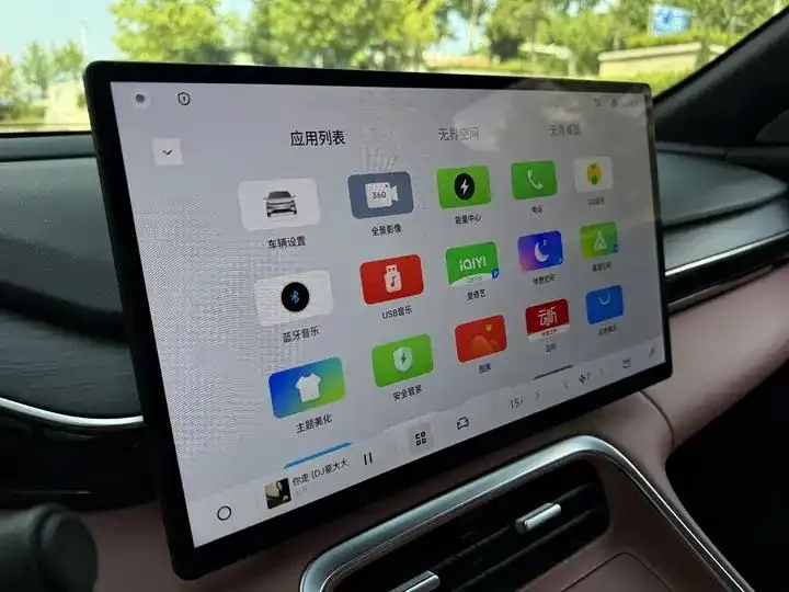 Galaxy L6 2025 EM-i 140km Discovery Edition 9