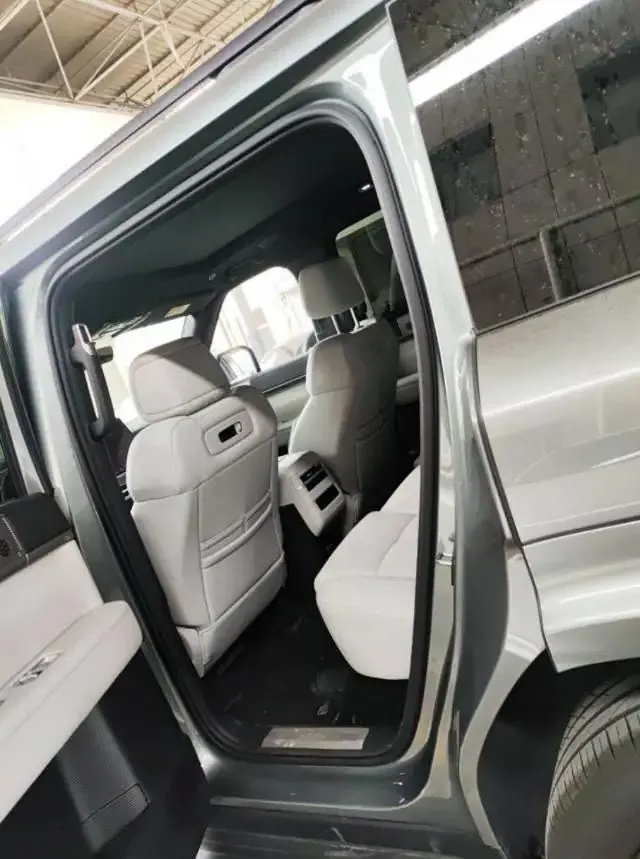FangChengBao 2025 titanium 7 1.5T stepless 190KM four-wheel drive Ultra version of automatic gear 4
