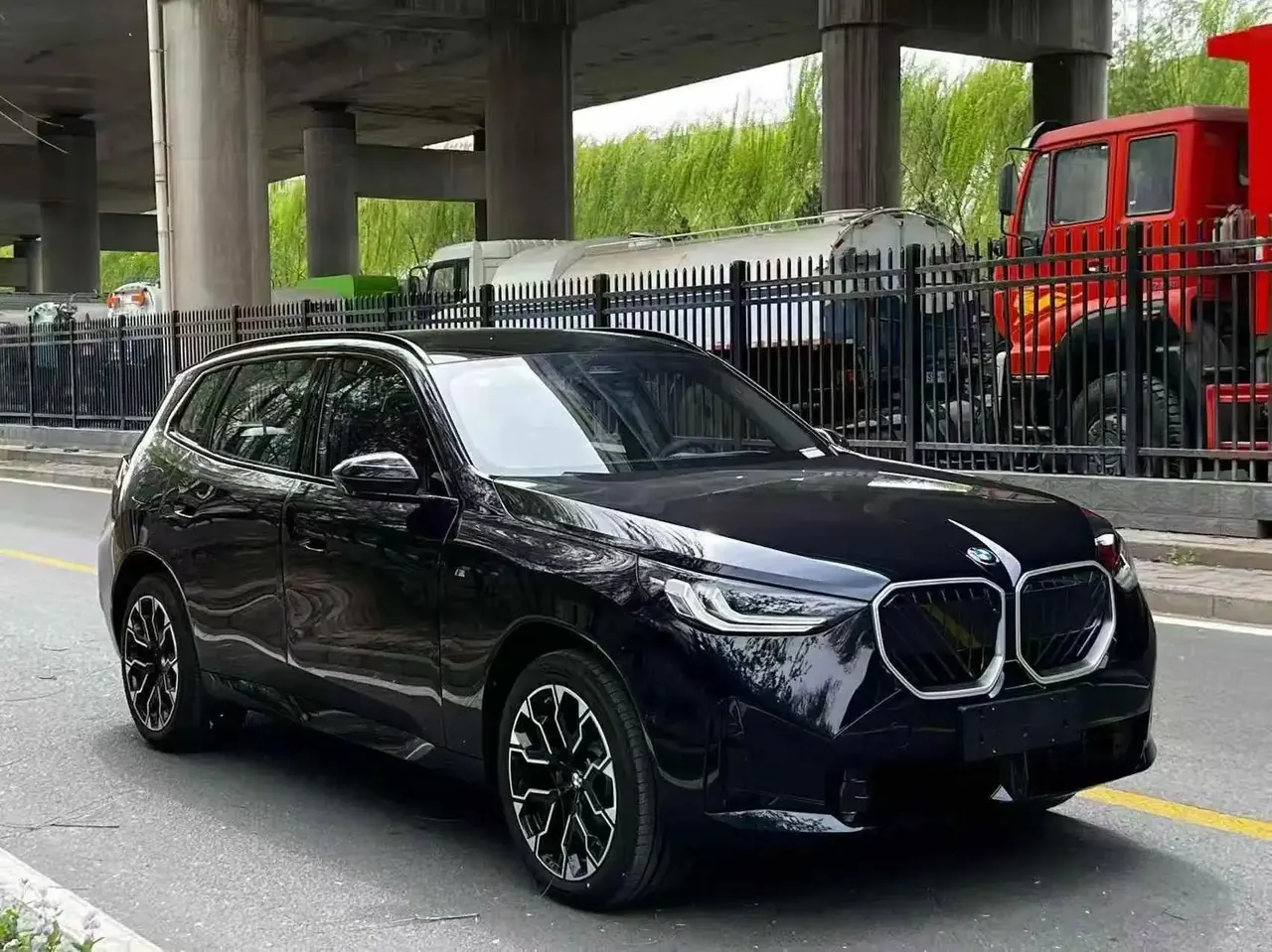 BMW 2026 X3 xDrive30L 2.0T Leading M Sports Obsidian Night Suit Automatic Gear 2