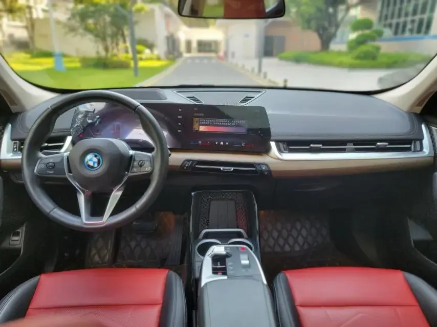 BMW iX1 2023 xDrive30L X Design Set 9