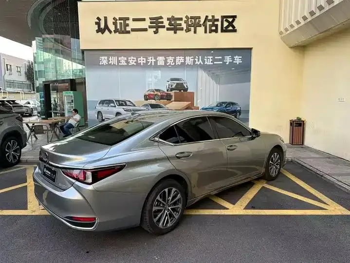 Lexus ES 2022 200 Executive Edition 13