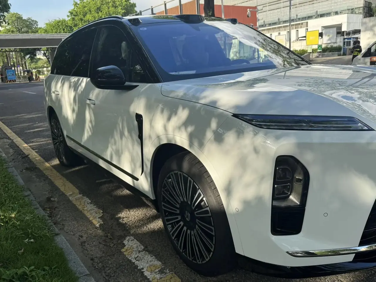 NIO 2026 ES8 6‑Seater Executive Luxury Edition Automatic Transmission 3