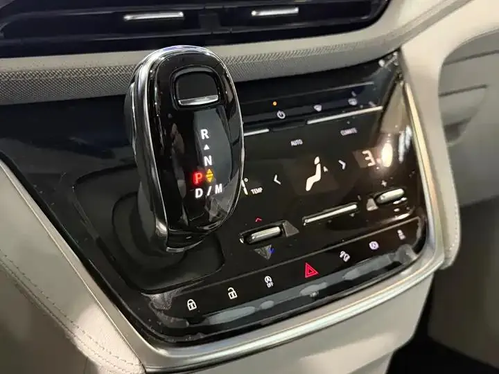 Buick GL8 2023 ES Lu Zun Enjoy and Yue Edition 18