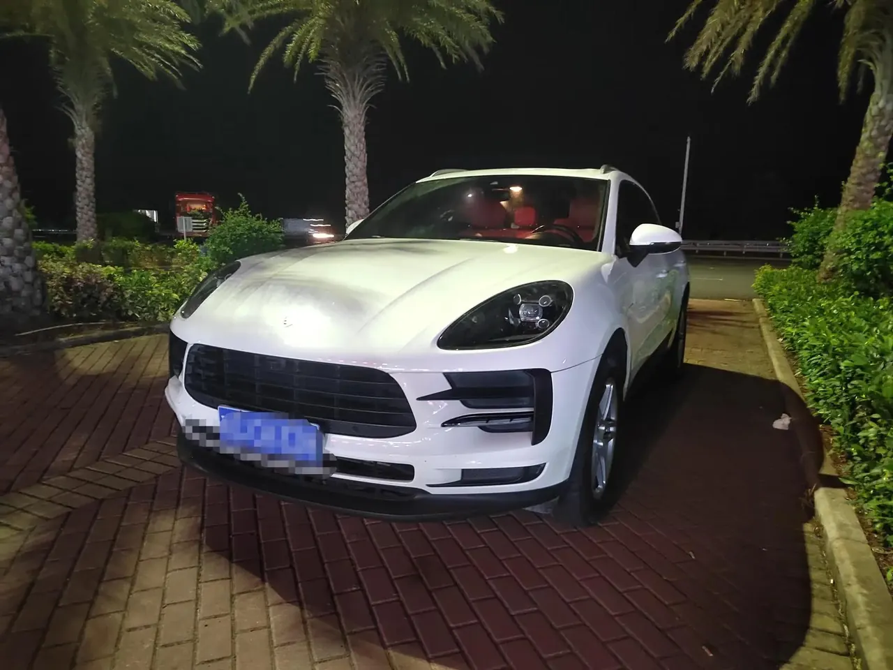 Open image lightbox: Macan 2018 Macan 2.0T