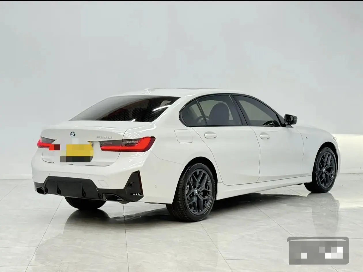 BMW 3 Series 2025 model 330Li 2.0T M Sport Night Edition with automatic transmission 6