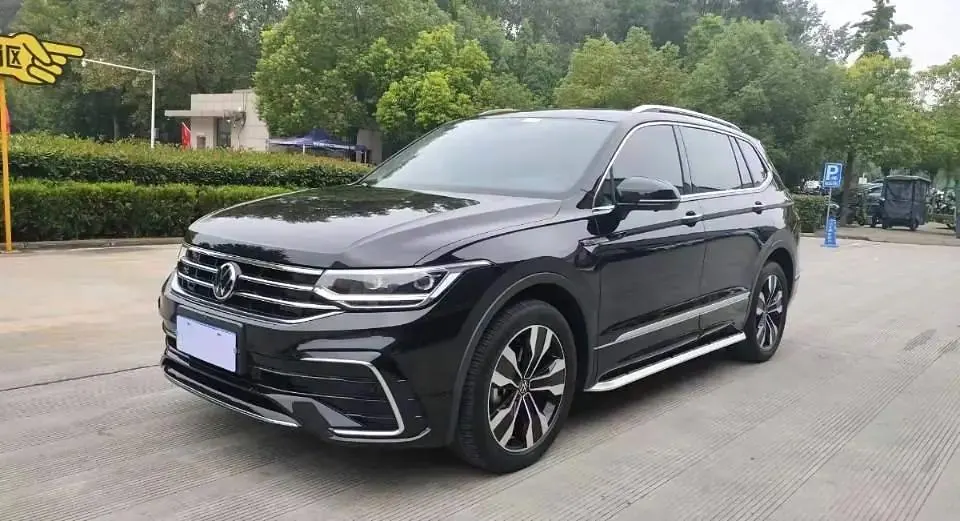 Touareg L 2022, 330 TSI, Automatic, Two‑Wheel Drive, R-Line Luxury Plus Edition - View 1