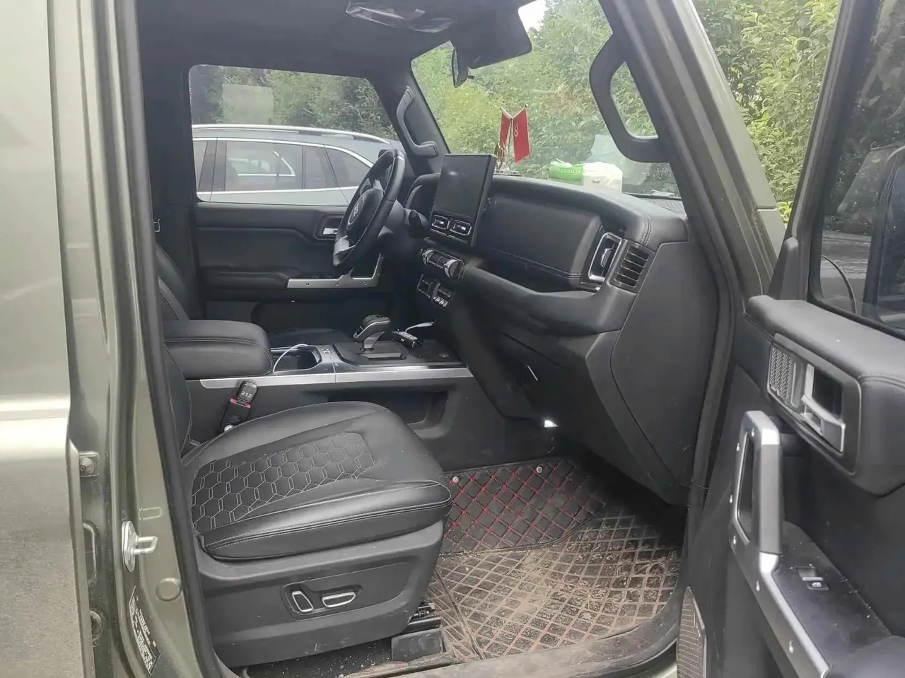 212 2024 T01 2.0T Explorer Automatic 5