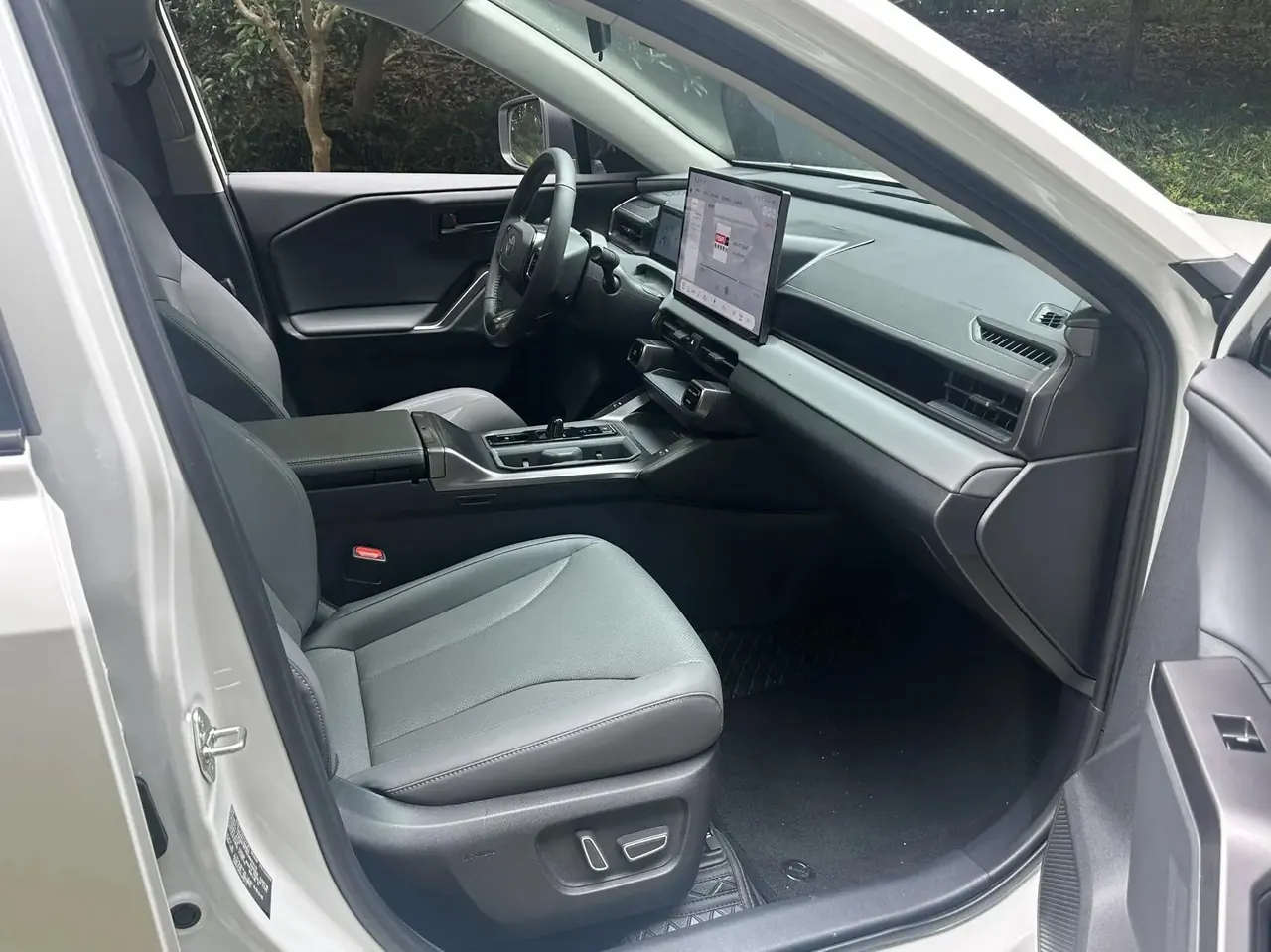 Toyota 2026 RAV4 Rongfang Double Engine 2.5 Stepless Four-wheel Drive Deluxe Automatic Gear 10