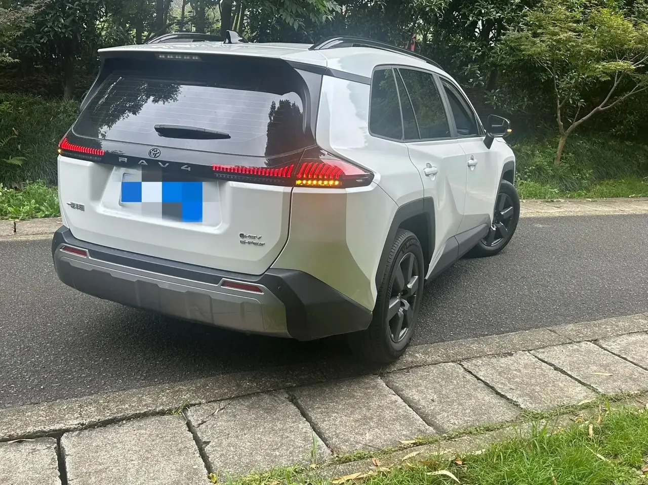 Toyota 2026 RAV4 Rongfang Double Engine 2.5 Stepless Four-wheel Drive Deluxe Automatic Gear 4