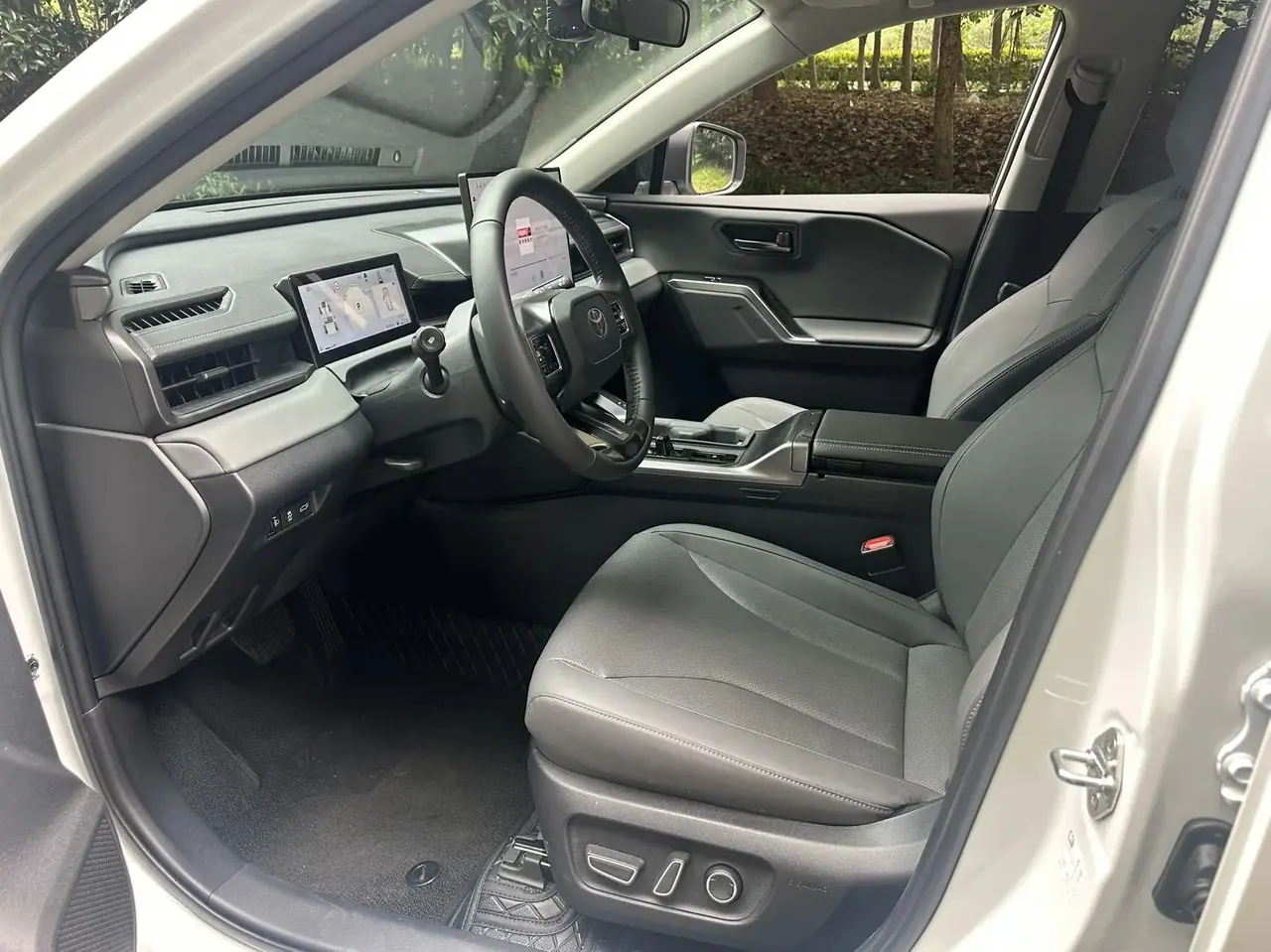 Toyota 2026 RAV4 Rongfang Double Engine 2.5 Stepless Four-wheel Drive Deluxe Automatic Gear 6