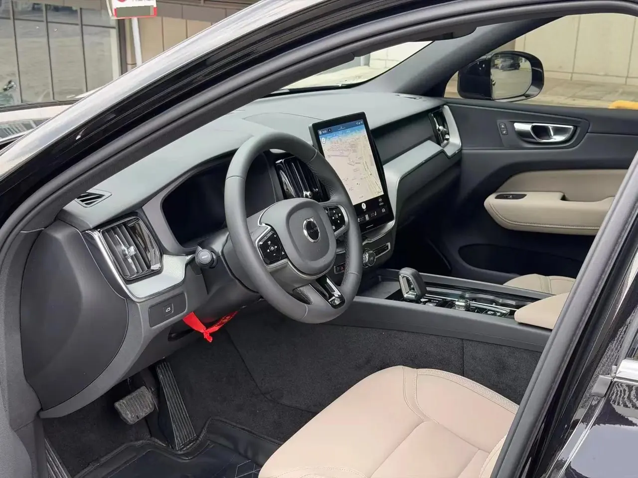 Volvo 2026 XC60 48V 2.0T B5 4-wheel-drive Zhiyi Deluxe Edition Automatic Gear 4