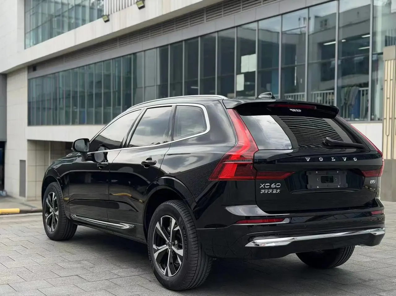 Volvo 2026 XC60 48V 2.0T B5 4-wheel-drive Zhiyi Deluxe Edition Automatic Gear 6