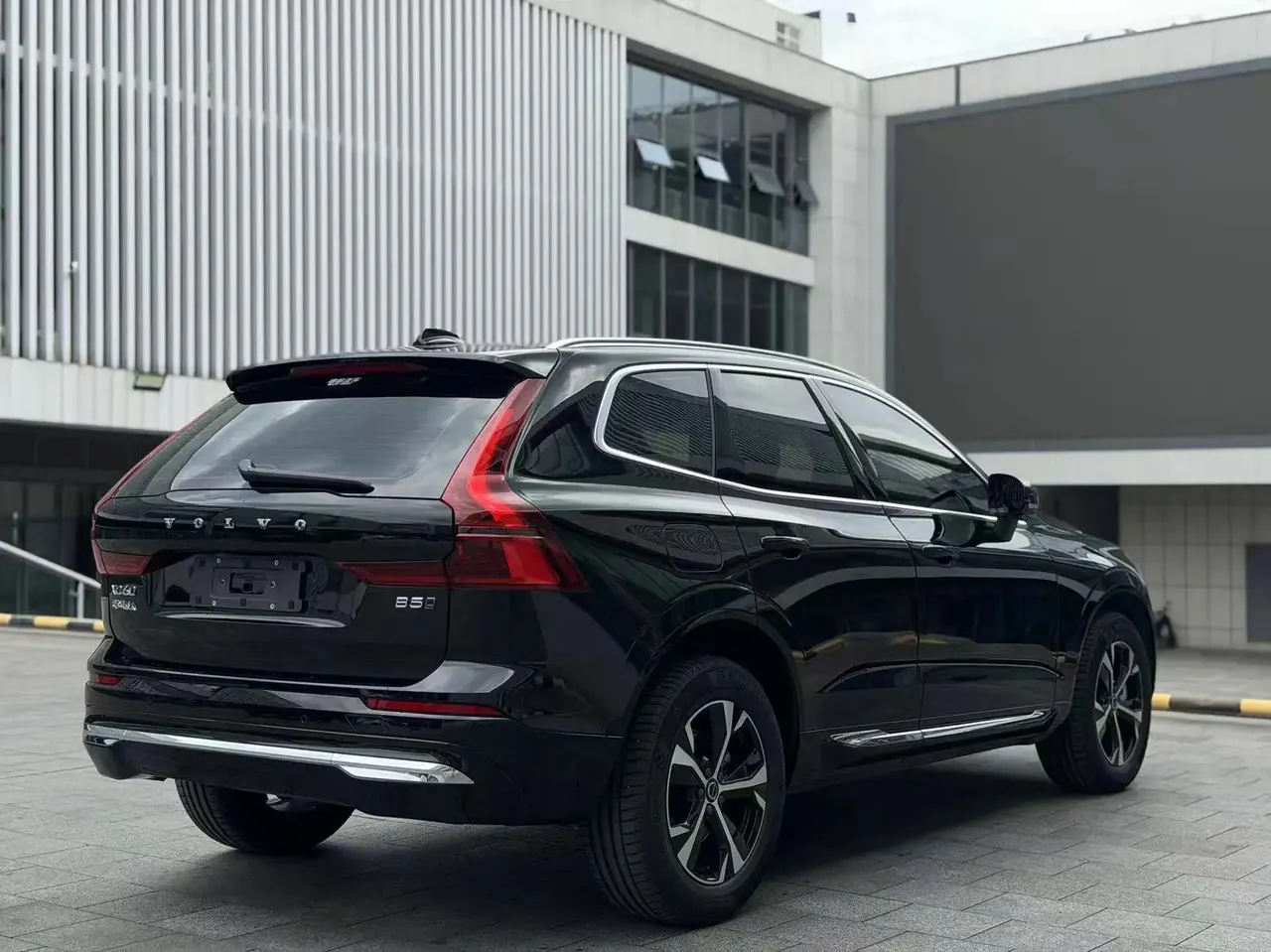 Volvo 2026 XC60 48V 2.0T B5 4-wheel-drive Zhiyi Deluxe Edition Automatic Gear 8