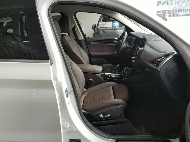 BMW iX3 2021 Leading Type 8