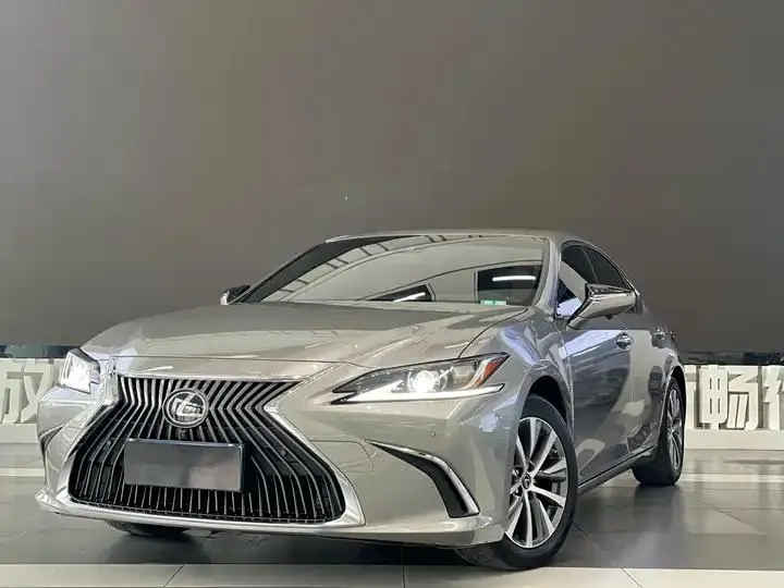 Lexus ES 2020 200 Excellence Edition - View 1