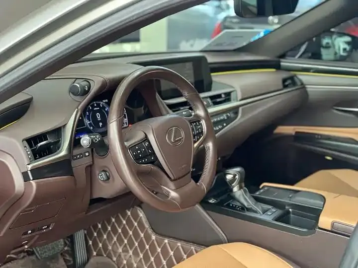 Lexus ES 2020 200 Excellence Edition 14