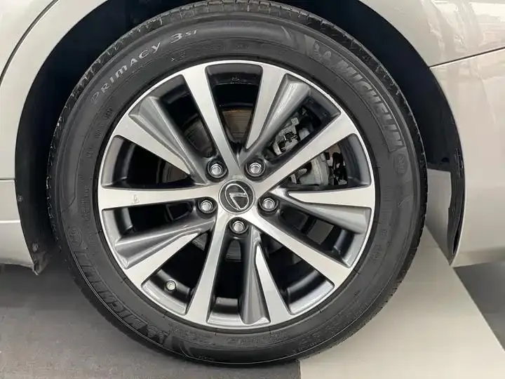 Lexus ES 2020 200 Excellence Edition 18