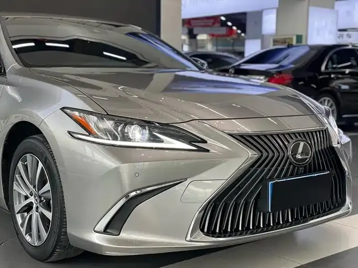 Lexus ES 2020 200 Excellence Edition 4